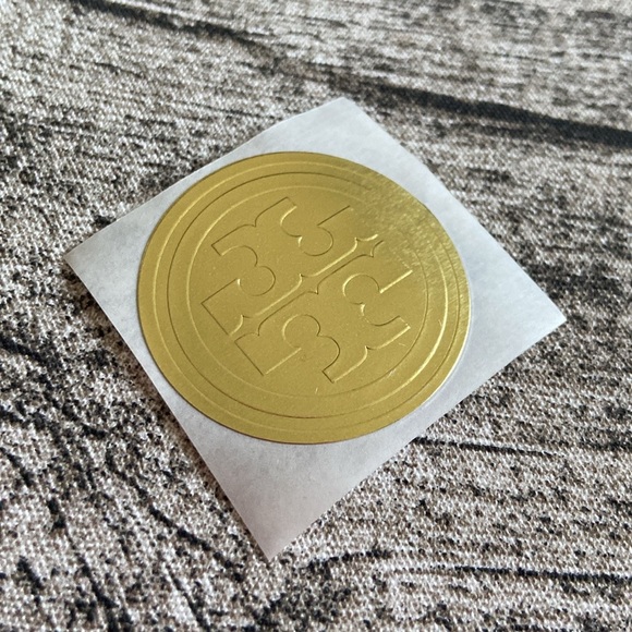 NWT! Tory Burch large logo stud earrings in rose gold + gift wrapping - Picture 11 of 15